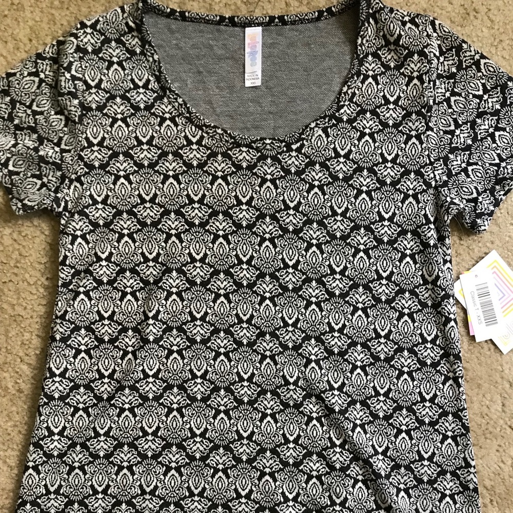NWT XXS Black & White Paisley Classic T